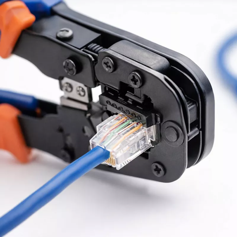 Crimpen und Verlängern von Patchkabeln