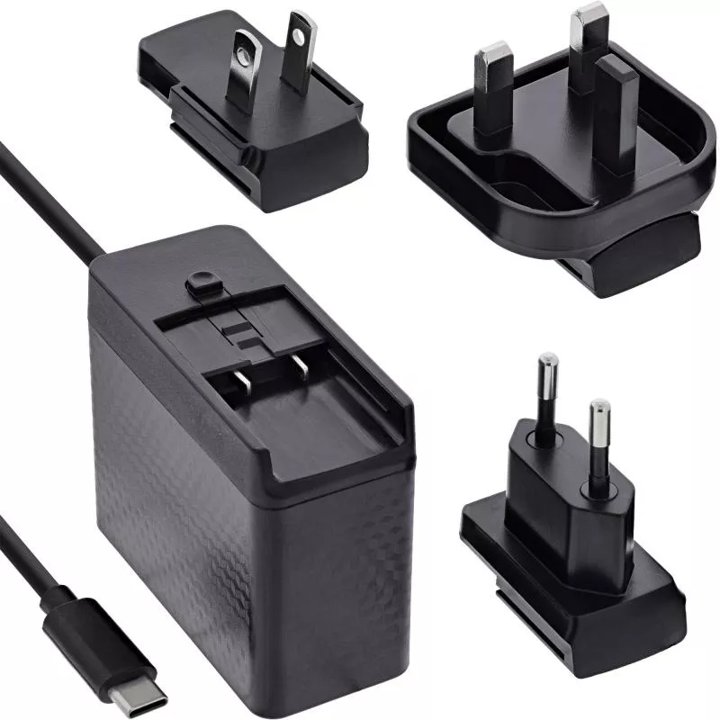 USB-C Netzteil 140 W – GaN, festes Kabel, EU/UK/US Stecker, schwarz